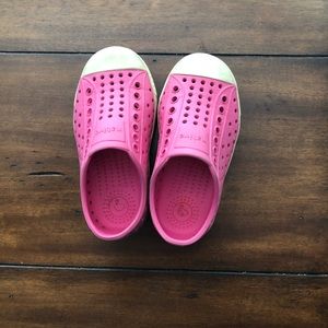 Girls size 8 Natives